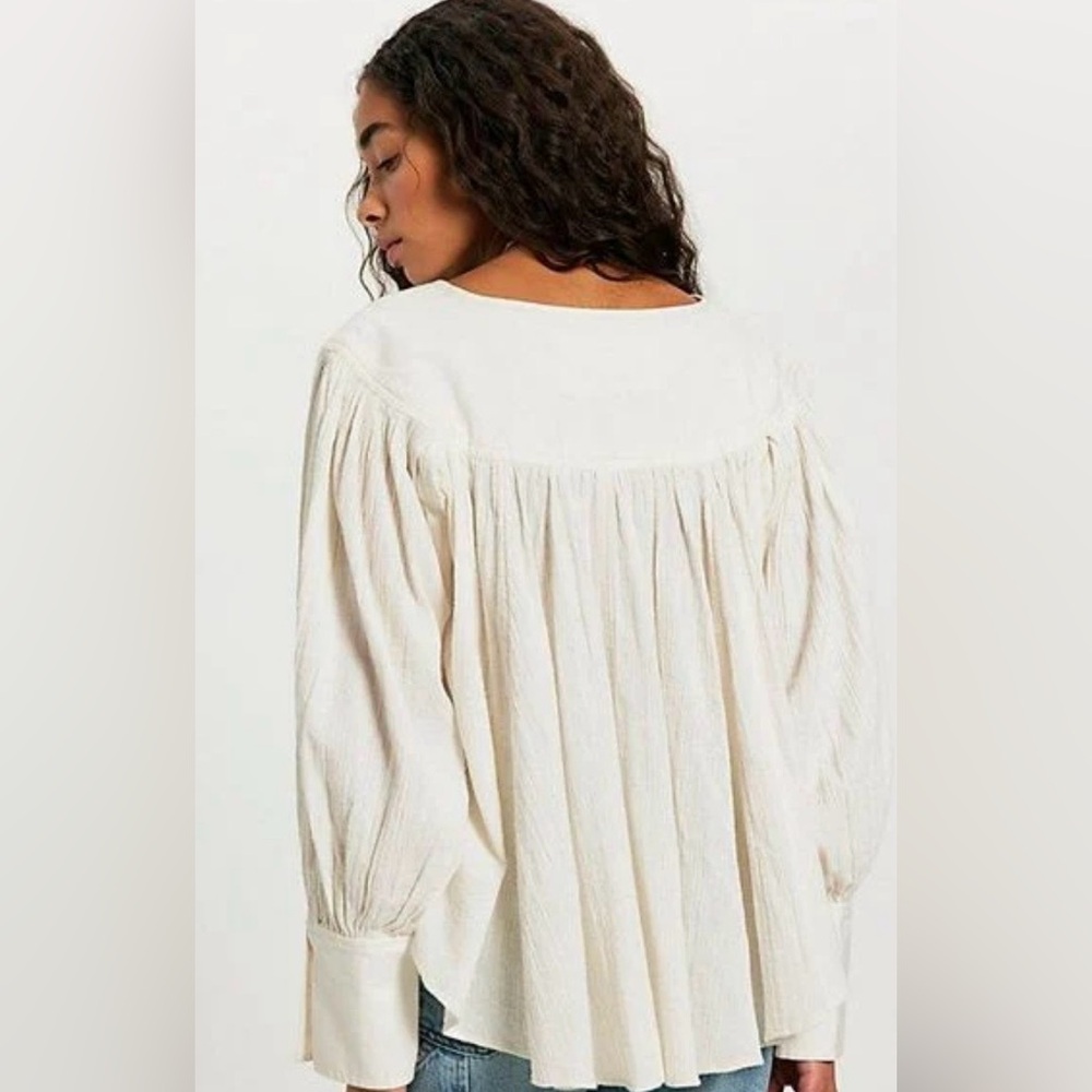 NWT FREE PEOPLE MALIBU CRINKLE TOP WHISPER WHITE - Picture 3 of 4